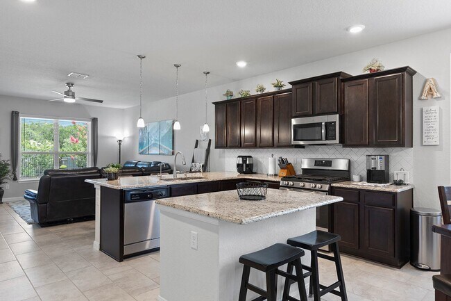 Building Photo - "Charming 3-Bedroom Retreat with 2 Baths i...