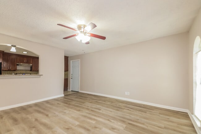 Foto del edificio - 6205 Magnolia Ln