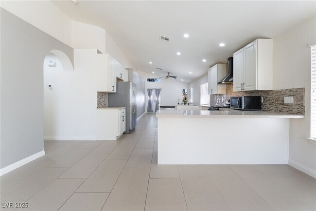 Foto del edificio - 9216 Sun Rose Ave