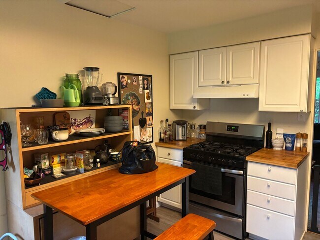 Foto del edificio - 3 Bedroom, 1 Bath Ranch- Available August 2026!