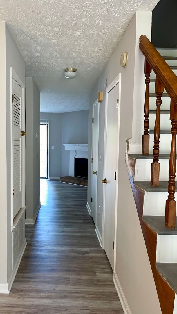Building Photo - 5870 Sheldon Ct