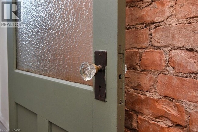 Building Photo - 150 Victoria Ave N