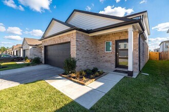 Building Photo - 8611 Blueberry Ash St