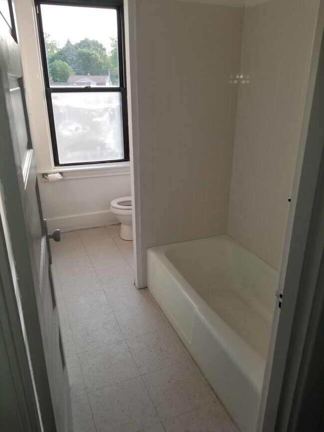 Baño - 2411 Mount Troy Rd