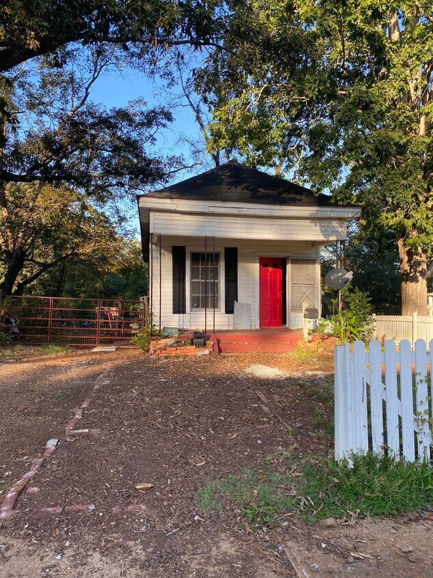 Primary Photo - 102 1/2 Avenue E