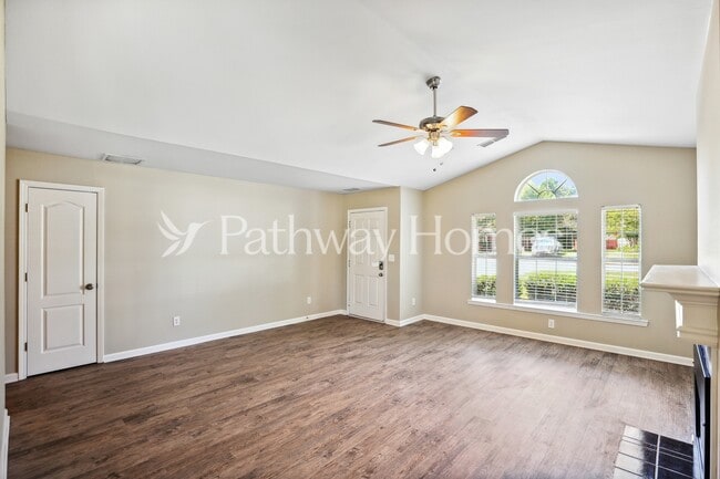 Foto del edificio - 310 Lakeview Trail