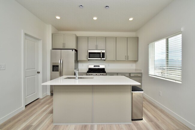 Foto del edificio - Spacious Saratoga Springs 4 Bed 3.5 Bath Corner Home with Stunning Views
