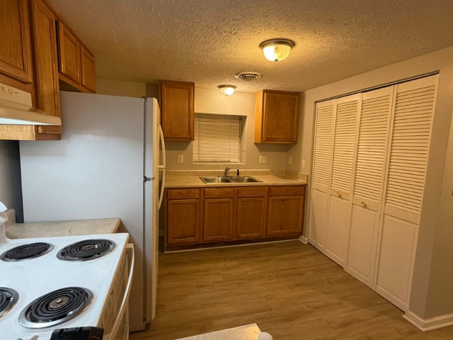 Foto del edificio - 808 N Main St