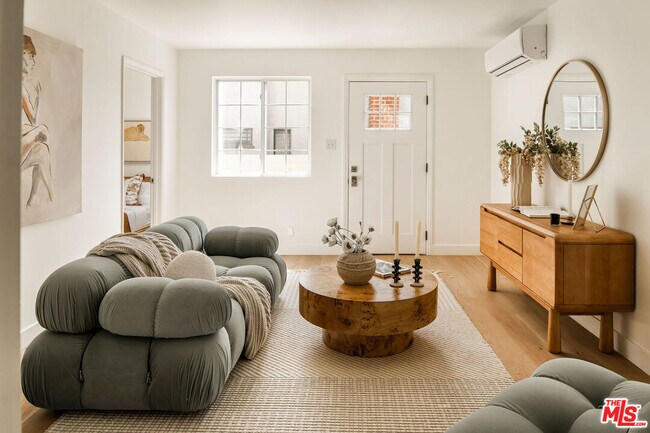 Foto del edificio - 2302-2302 Pisani Pl