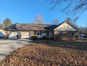 Building Photo - 180 Pool Dr