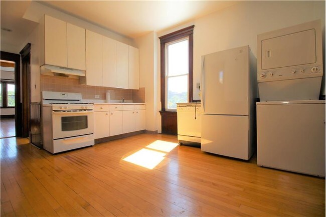 Building Photo - 3906 N Ashland Ave