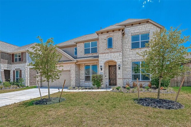 Building Photo - 24419 Avanti Dr