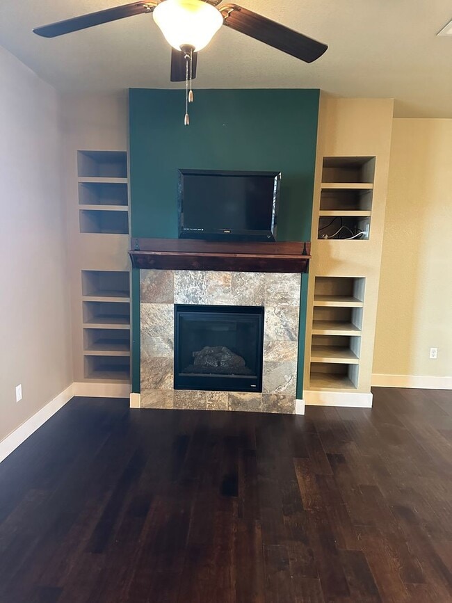 Building Photo - Bucking Horse Townhome