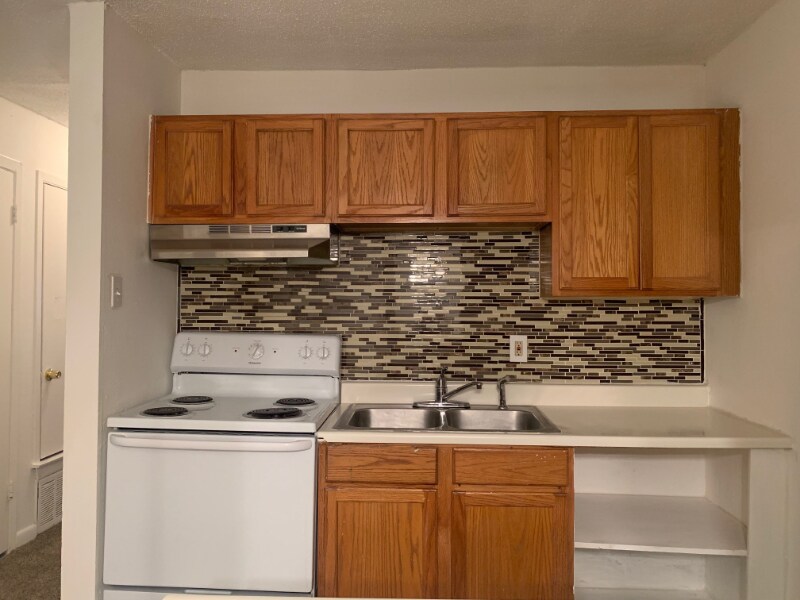 Foto principal - 3346 Roselawn Rd