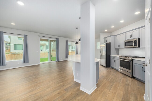 Building Photo - 5712 Roaring Fork St