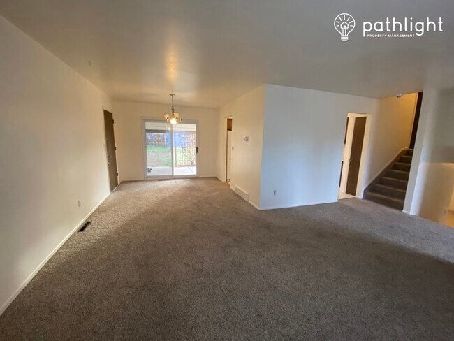 Building Photo - 1117 Moffat Cir