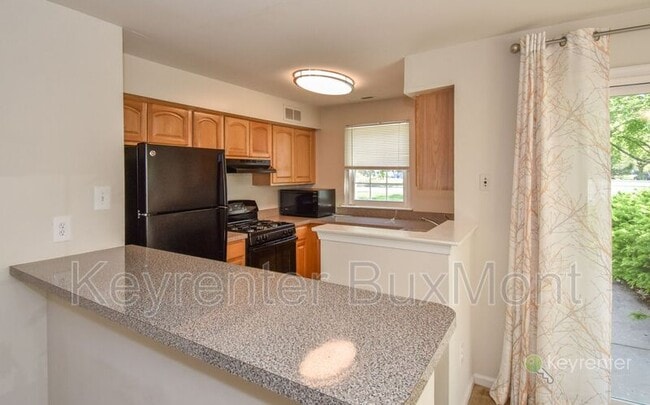 Building Photo - 653A Rose Hollow Dr