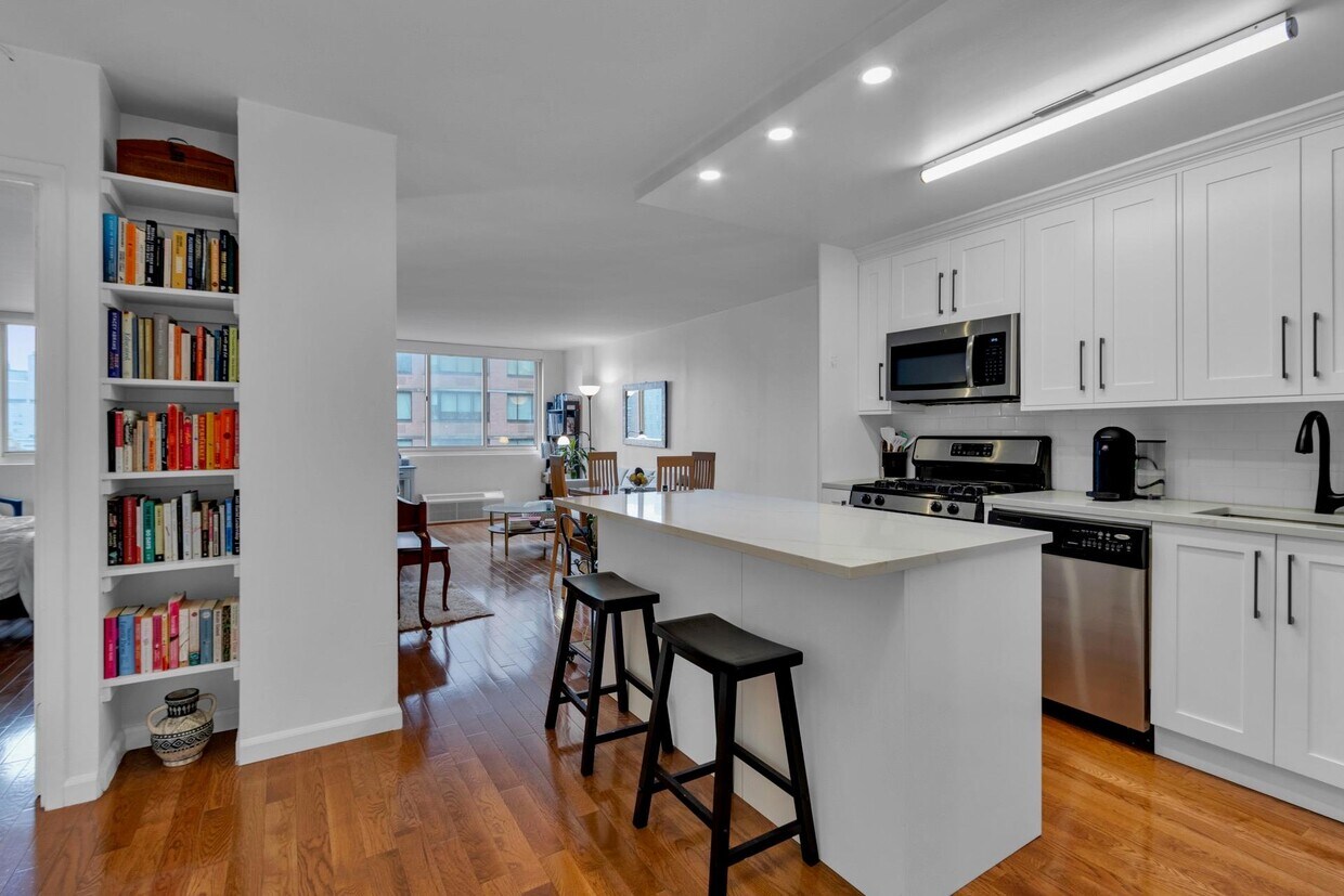 Foto principal - 345 E 93rd St