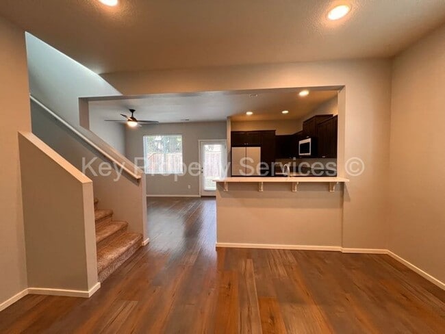 Building Photo - Stunning Hazel Dell Two-Story with High End Appliances