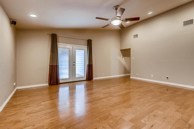 Foto del edificio - 2523 Old Trail St