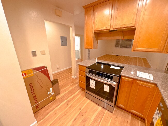 Foto del edificio - 552 Everett Ave