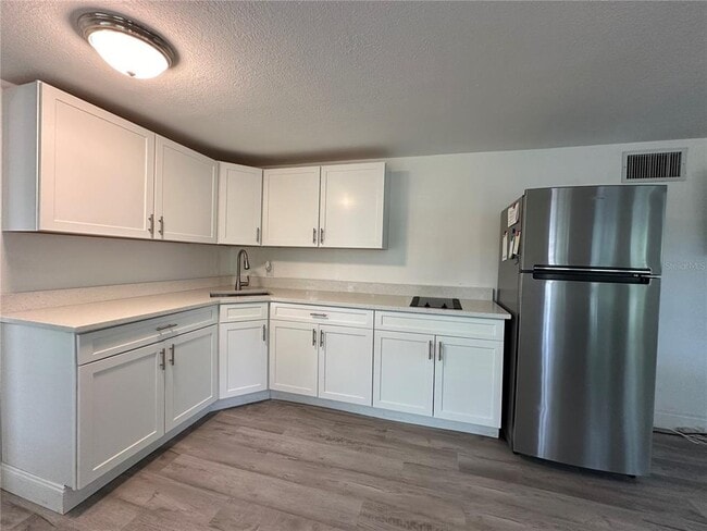 Foto del edificio - 3061 Simpson Rd