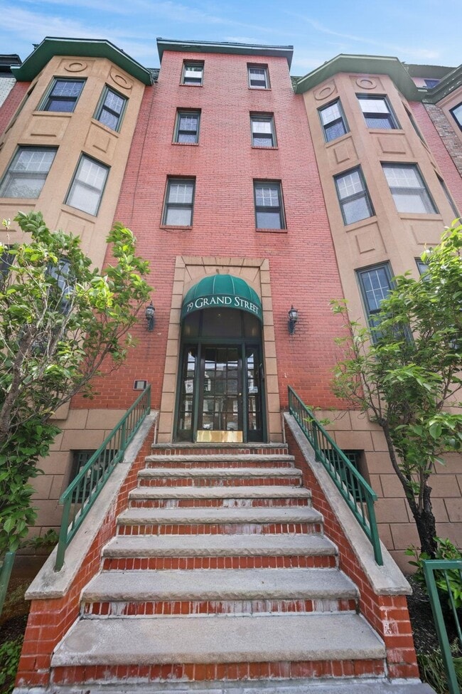 Building Photo - 79 Grand St