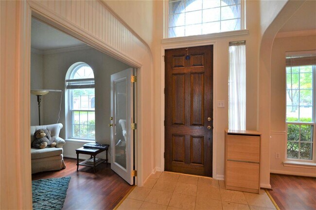 Foto del edificio - 12110 Laurel Ct