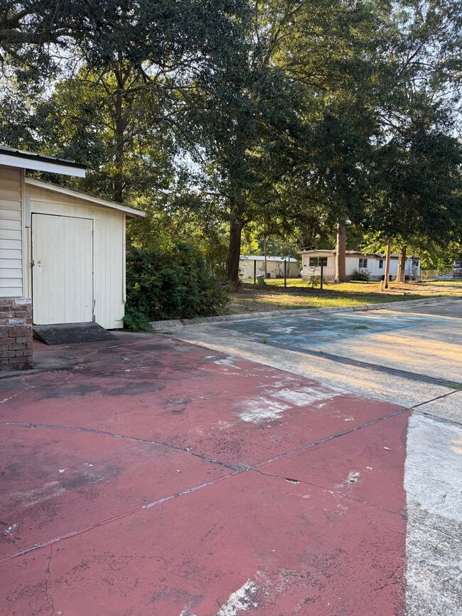 Building Photo - 1320 N Highland Ave