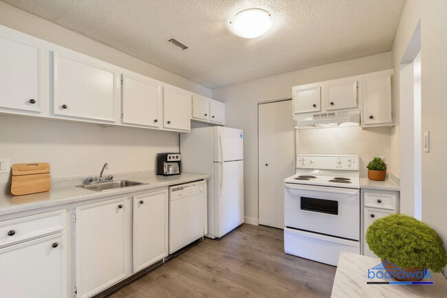 Building Photo - Garden Oaks