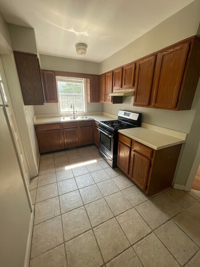 Building Photo - 1/2 OFF FIRST MONTH RENT - Beautiful 2 Bed...