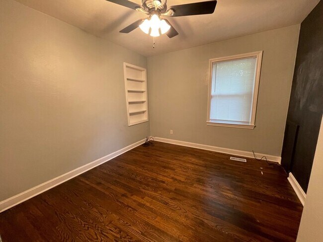 Building Photo - 3BD/1BA Single Family Home