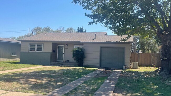 Foto del edificio - 3-bedroom, 1-bathroom house