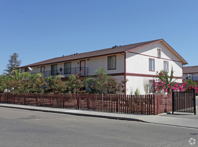 Saratoga Apartments Selma Ca Primary Photo Saratoga Apartments