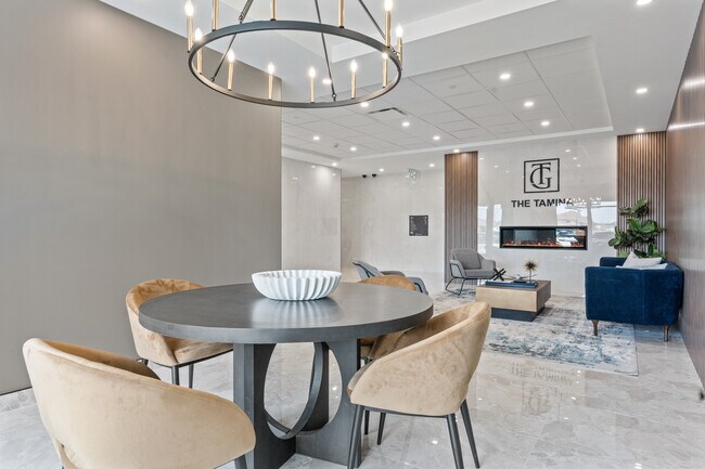 Photo du bâtiment - Trinity Gate Condominiums