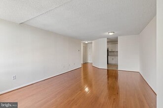 Building Photo - 241 S 6th St