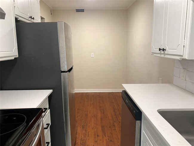 Foto del edificio - 2419 N Harvey Ave