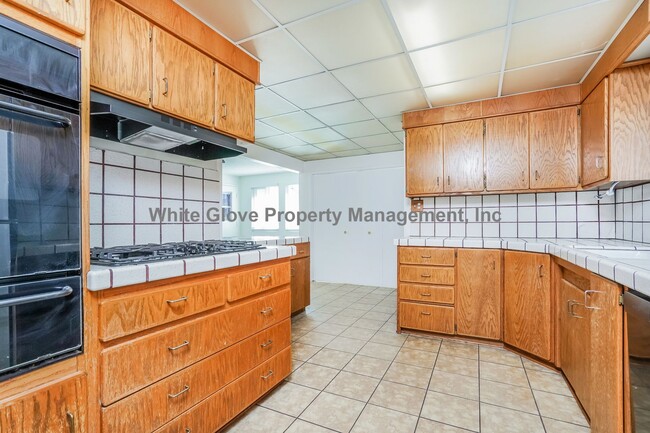 Building Photo - 2 Bedroom Torrance Home