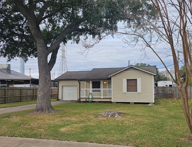 Foto del edificio - 113 E Forrest Ln