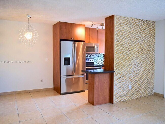 Building Photo - 1801 S Treasure Dr