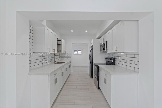 Foto del edificio - 641 E 44th St