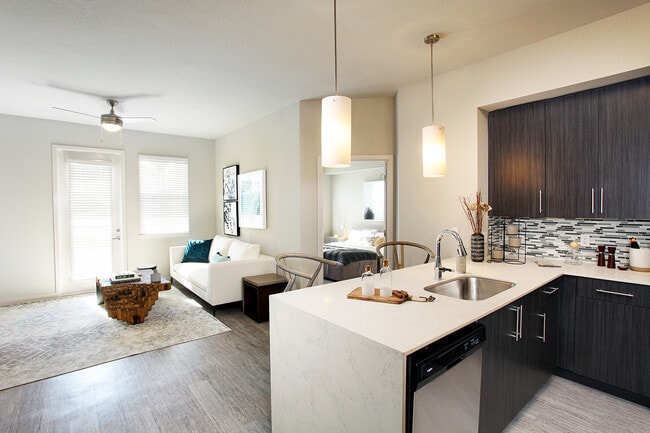 Building Photo - Legacy Naples Apartments