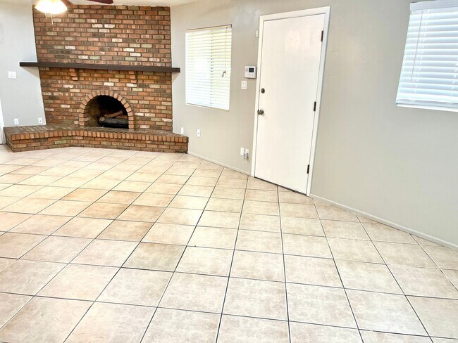 Foto del edificio - 4 Bedroom Single Family Home in Phoenix