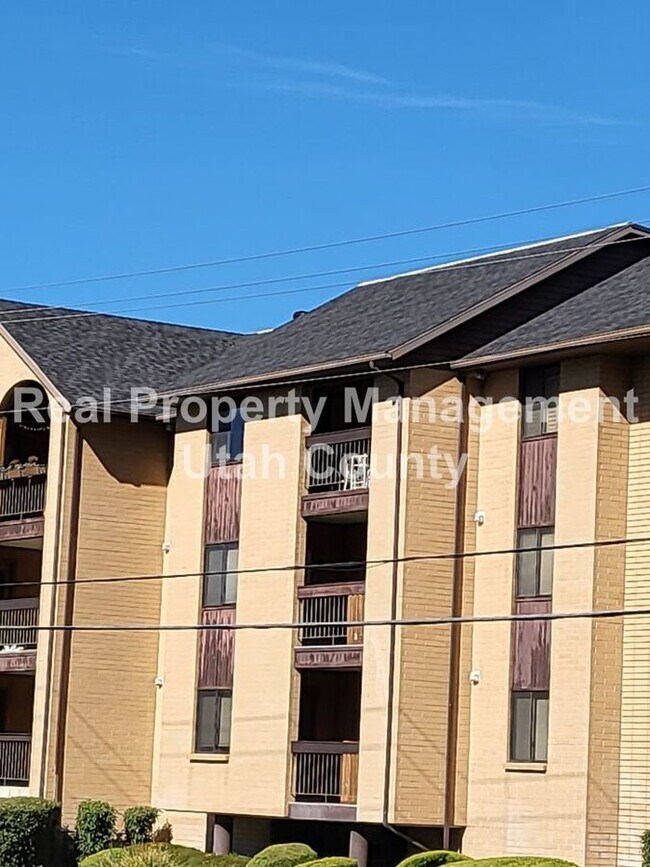 Foto del edificio - 2244 N Canyon Rd