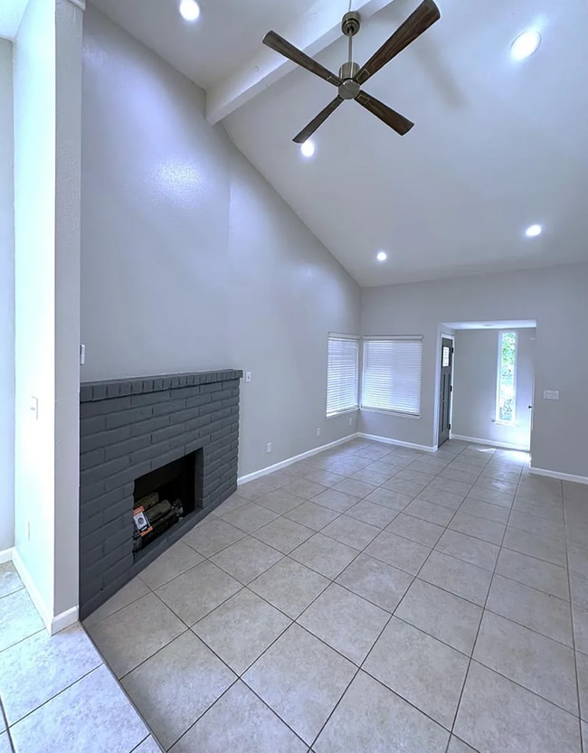 Building Photo - Beautiful 2/2 Duplex in Citrus Heights!