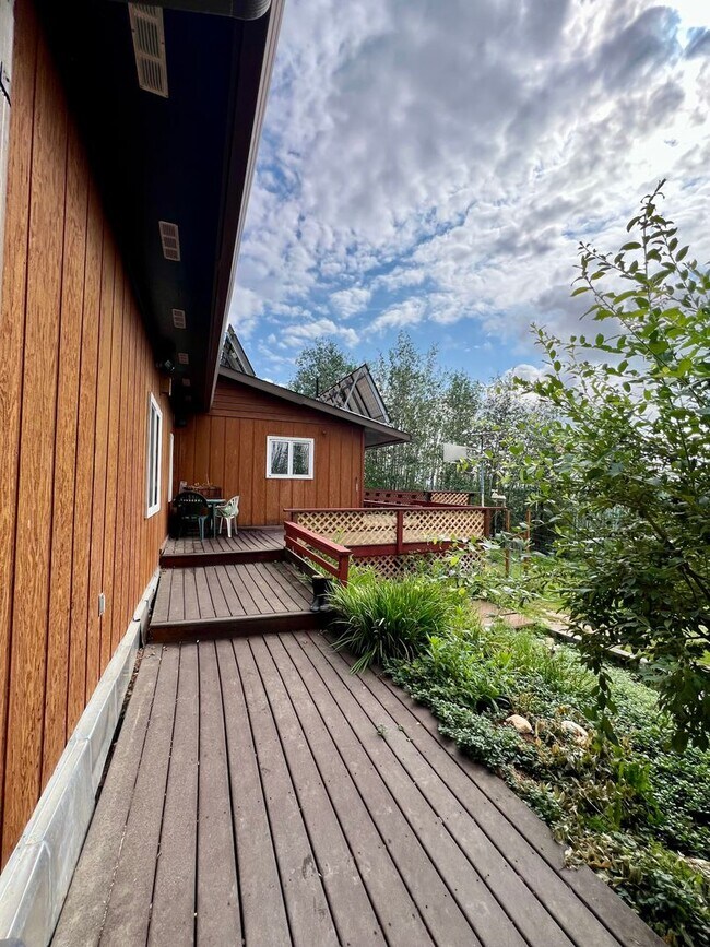 Foto del edificio - 4-Bedroom Home in Fairbanks | Fenced Yard,...