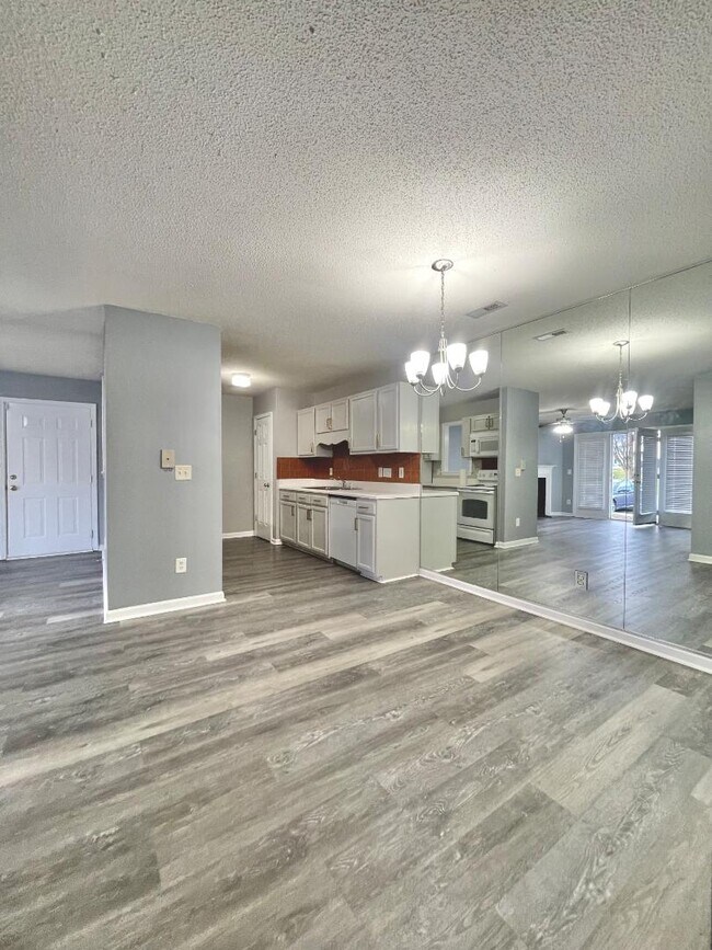 Foto del edificio - 7137 W Friendly Ave