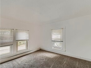 Building Photo - 597 Geranium Ave E