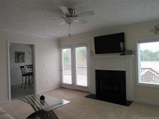 Building Photo - 211 Stoney Creek Dr