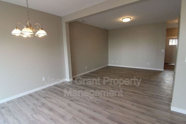 Building Photo - 655 Ruby Cir